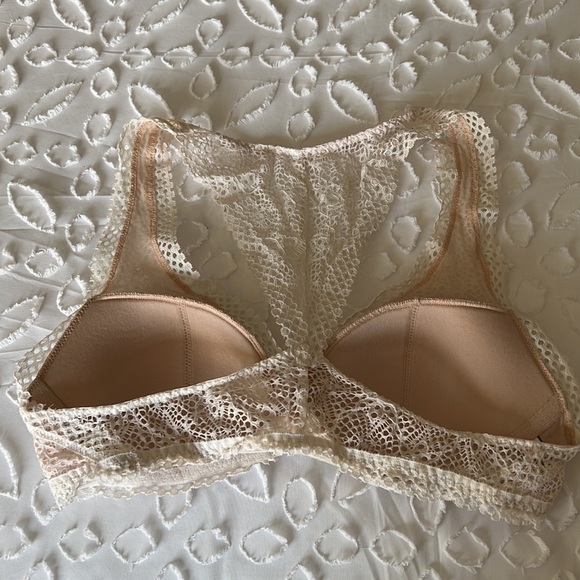 Victoria’s Secret Soft Cup Nude Lace Padded Racerback Bralette - Picture 3 of 5